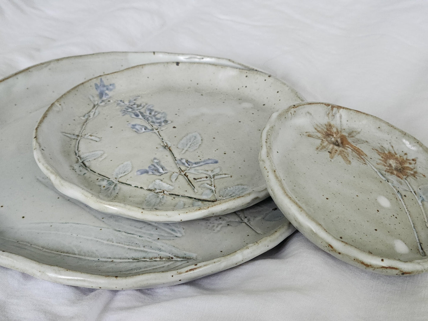 White Mountain Botanical Plate Set